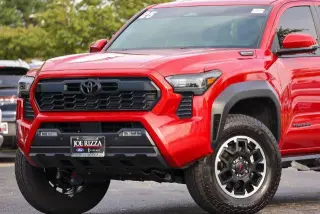 Toyota Tacoma 2025 4x4 TRD Sport HV 4 puertas Doble Cabina 5.0 pies SB