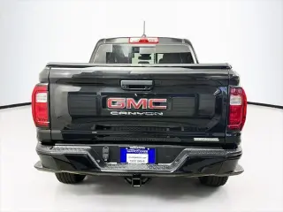 GMC Canyon 2024 4x2 Elevation 4dr Crew Cab caja corta de 5 pies