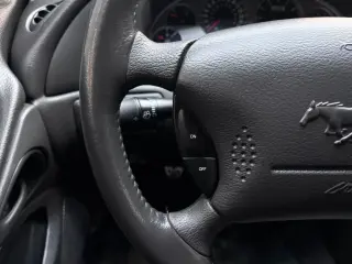 2004 FORD MUSTANG