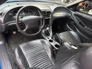 2004 FORD MUSTANG