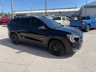GMC Terrain 2023 con tracción en las cuatro ruedas AWD AT4 de 4 puertas SUV
