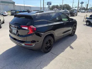 GMC Terrain 2023 con tracción en las cuatro ruedas AWD AT4 de 4 puertas SUV