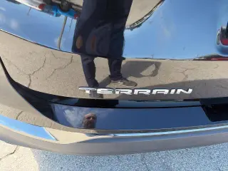 GMC Terrain 2023 con tracción en las cuatro ruedas AWD AT4 de 4 puertas SUV