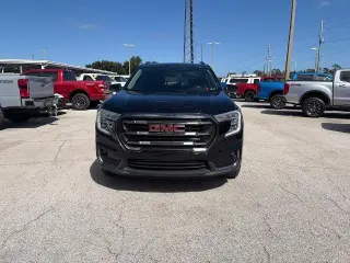 GMC Terrain 2023 con tracción en las cuatro ruedas AWD AT4 de 4 puertas SUV