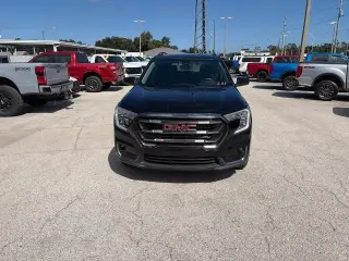 GMC Terrain 2023 con tracción en las cuatro ruedas AWD AT4 de 4 puertas SUV