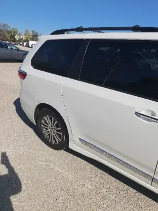 Toyota Sienna 2019 XLE 7-Pasajeros Asiento de Acceso Automático 4dr Mini-Van