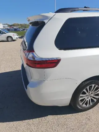 Toyota Sienna 2019 XLE 7-Pasajeros Asiento de Acceso Automático 4dr Mini-Van