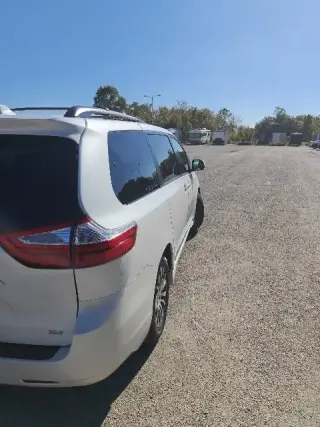 Toyota Sienna 2019 XLE 7-Pasajeros Asiento de Acceso Automático 4dr Mini-Van