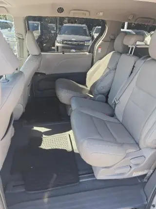 Toyota Sienna 2019 XLE 7-Pasajeros Asiento de Acceso Automático 4dr Mini-Van