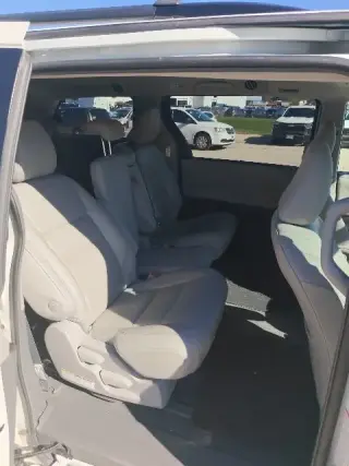 Toyota Sienna 2019 XLE 7-Pasajeros Asiento de Acceso Automático 4dr Mini-Van