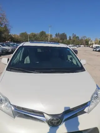 Toyota Sienna 2019 XLE 7-Pasajeros Asiento de Acceso Automático 4dr Mini-Van