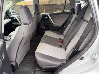 Toyota RAV4 2015 XLE 4dr SUV