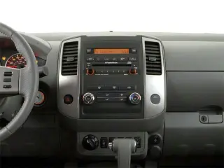 Nissan Frontier 2010 4x4 SE V6 4dr Crew Cab SWB Pickup 6M