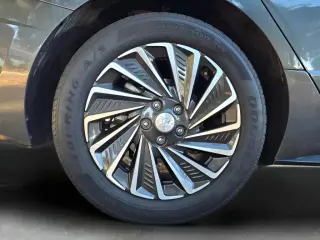 2023 Hyundai SONATA HYBRID
