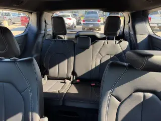 Chrysler Pacifica 2027 Select 4dr Mini-Van