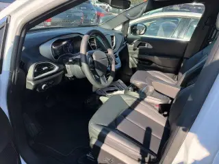 Chrysler Pacifica 2027 Select 4dr Mini-Van