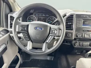 Ford F-250 Super Duty 2018 4x4 XLT 4dr Crew Cab 6.8 ft. SB Pickup