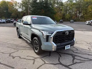 Toyota Tundra 2024 4x4 SR5 4dr CrewMax Cab Pickup SB