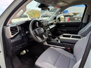 Toyota Tundra 2024 4x4 SR5 4dr CrewMax Cab Pickup SB
