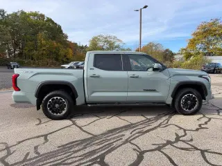 Toyota Tundra 2024 4x4 SR5 4dr CrewMax Cab Pickup SB