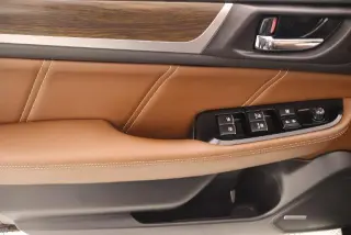 Subaru Outback 2017 con tracción en las cuatro ruedas 3.6R Touring 4dr Wagon