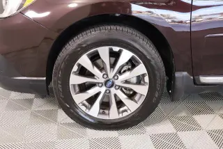 Subaru Outback 2017 con tracción en las cuatro ruedas 3.6R Touring 4dr Wagon
