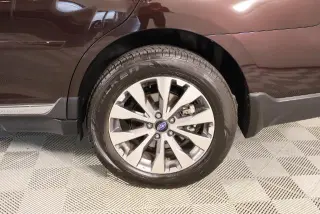 Subaru Outback 2017 con tracción en las cuatro ruedas 3.6R Touring 4dr Wagon