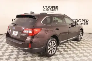 Subaru Outback 2017 con tracción en las cuatro ruedas 3.6R Touring 4dr Wagon