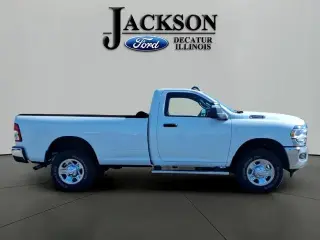 Ram 2500 2024 4x4 Tradesman 2dr Cabina Regular 8 ft. LB Pickup