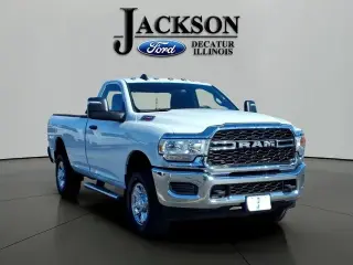 Ram 2500 2024 4x4 Tradesman 2dr Cabina Regular 8 ft. LB Pickup