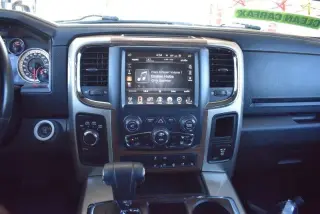 2013 RAM 1500 4x4 Cabina de Tripulación de 140.5" Laramie