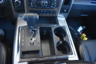 2013 RAM 1500 4x4 Cabina de Tripulación de 140.5" Laramie