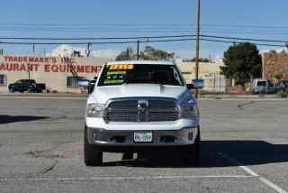 2013 RAM 1500 4x4 Cabina de Tripulación de 140.5" Laramie