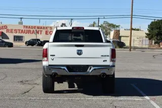 2013 RAM 1500 4x4 Cabina de Tripulación de 140.5" Laramie