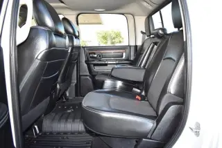 2013 RAM 1500 4x4 Cabina de Tripulación de 140.5" Laramie
