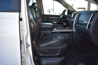 2013 RAM 1500 4x4 Cabina de Tripulación de 140.5" Laramie