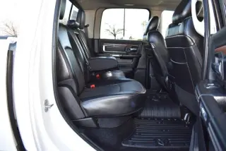 2013 RAM 1500 4x4 Cabina de Tripulación de 140.5" Laramie