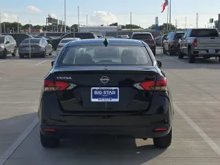 Nissan Versa 2024 SR 4dr Sedán