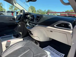 Chrysler Pacifica 2019 Limited 4dr Mini-Van