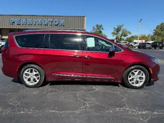 Chrysler Pacifica 2019 Limited 4dr Mini-Van