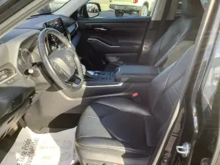 Toyota Highlander 2021 con tracción en las ruedas AWD XLE de cuatro puertas SUV
