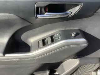 Toyota Highlander 2021 con tracción en las ruedas AWD XLE de cuatro puertas SUV