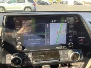 Toyota Highlander 2021 con tracción en las ruedas AWD XLE de cuatro puertas SUV