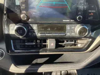 Toyota Highlander 2021 con tracción en las ruedas AWD XLE de cuatro puertas SUV