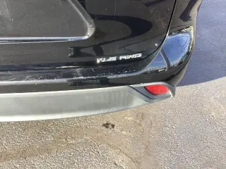 Toyota Highlander 2021 con tracción en las ruedas AWD XLE de cuatro puertas SUV