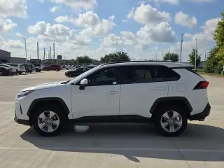 Toyota RAV4 2023 XLE 4dr SUV