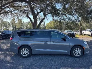 Chrysler Pacifica 2025 Select 4dr Mini-Van