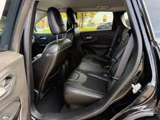 Jeep Cherokee 2019 4x4 Latitude Plus 4dr SUV
