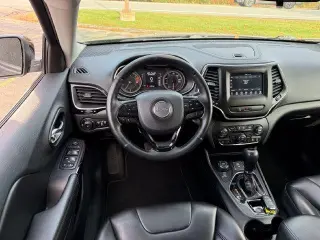 Jeep Cherokee 2019 4x4 Latitude Plus 4dr SUV