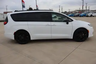 Chrysler Pacifica 2026 Select 4dr Mini-Van